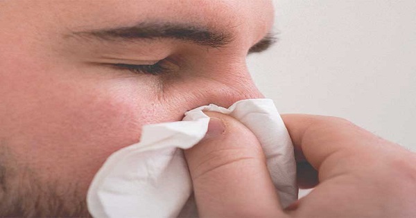 Trẻ bị chảy máu mũi khi hanh khô cần phải làm gì?
